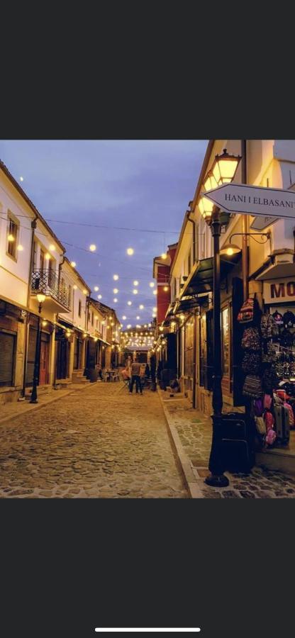 Tradicional Bazaar Home Korce Bagian luar foto