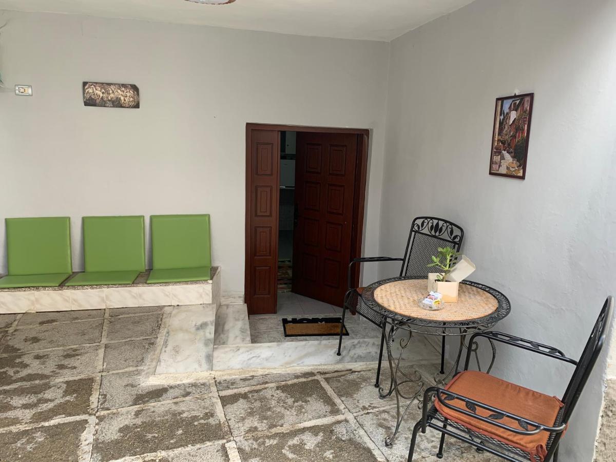 Tradicional Bazaar Home Korce Bagian luar foto