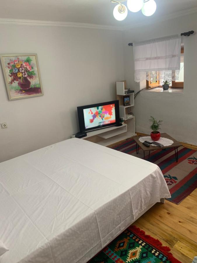 Tradicional Bazaar Home Korce Bagian luar foto