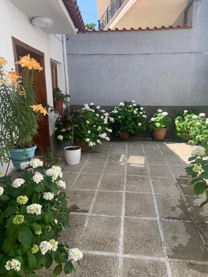 Tradicional Bazaar Home Korce Bagian luar foto