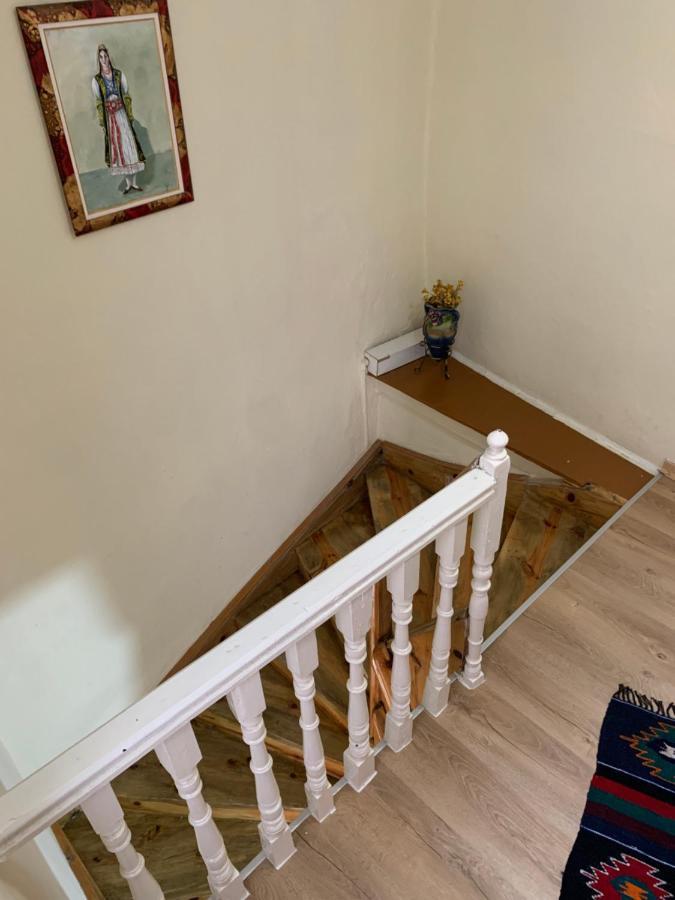 Tradicional Bazaar Home Korce Bagian luar foto