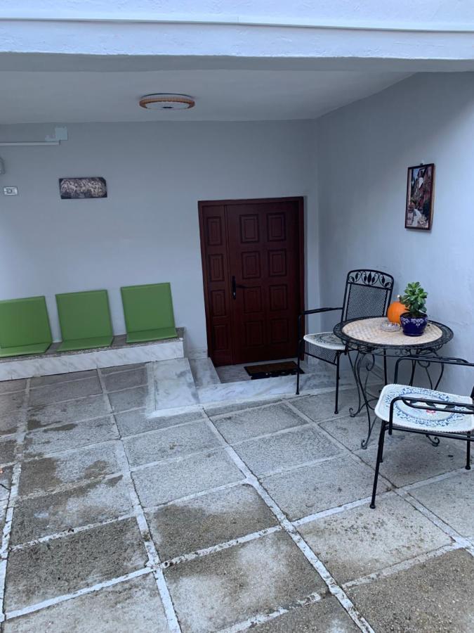 Tradicional Bazaar Home Korce Bagian luar foto