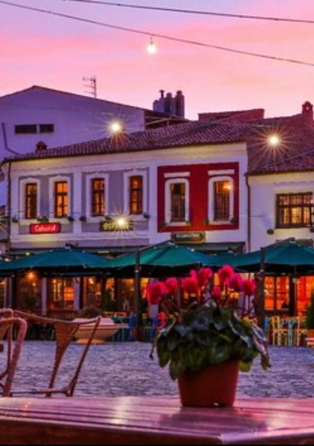 Tradicional Bazaar Home Korce Bagian luar foto