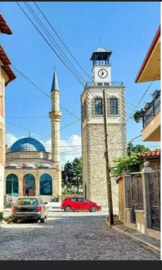 Tradicional Bazaar Home Korce Bagian luar foto